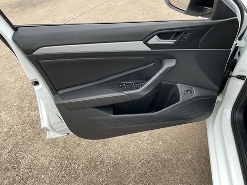 Used 2025 Volkswagen Jetta Sport image 13