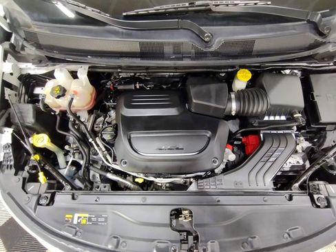 Used 2023 Chrysler Voyager LX image 11