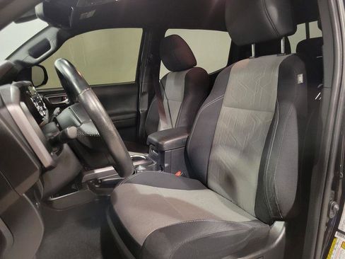 Used 2023 Toyota Tacoma TRD Off-Road image 9