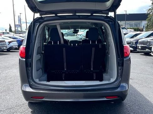 Used 2023 Chrysler Voyager LX FWD image 10