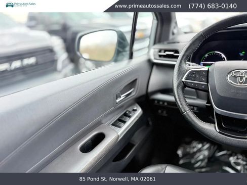 Used 2022 Toyota Sienna XLE Woodland Edition AWD/4WD image 18