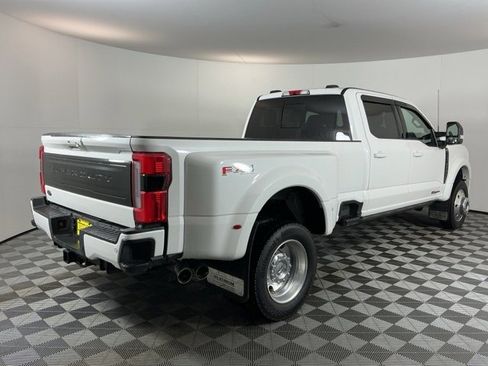 Used 2025 Ford F450 Platinum w/ FX4 Off-Road Package image 4