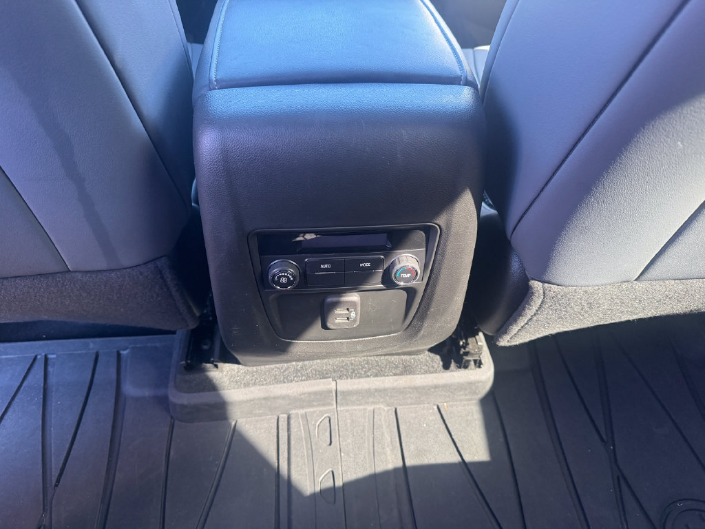 Used 2024 Buick Enclave Essence w/ Experience Buick Package AWD/4WD image 17