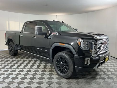 Used 2022 GMC Sierra 2500 Denali w/ Denali Black Diamond Edition image 3