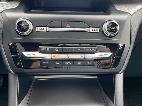 Used 2020 Ford Explorer XLT w/ Equipment Group 202A image 32