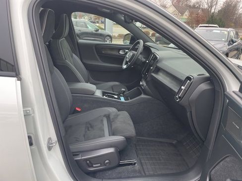 Certified 2023 Volvo XC40 Recharge Ultimate image 12