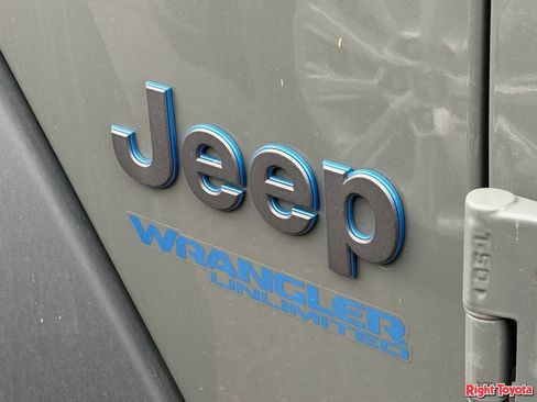 Used 2022 Jeep Wrangler Unlimited Rubicon 4xe w/ Cold Weather Group AWD/4WD image 12