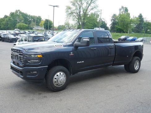 New 2026 RAM 3500 Big Horn AWD/4WD image 9