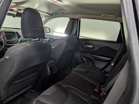 Used 2015 Jeep Cherokee Latitude w/ Cold Weather Group AWD/4WD image 16