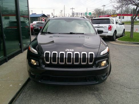Used 2016 Jeep Cherokee Latitude image 3