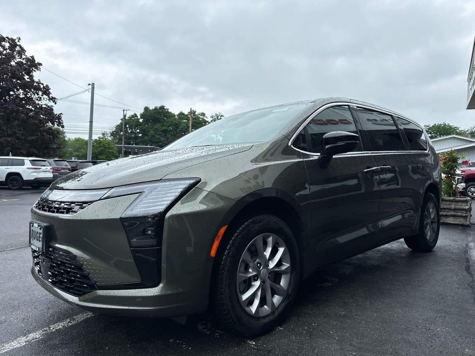 New 2027 Chrysler Pacifica Select AWD/4WD image 6