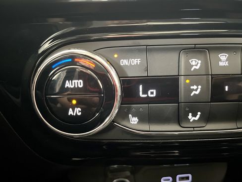 Used 2025 Chevrolet Trax ACTIV w/ Sunroof Package FWD image 20