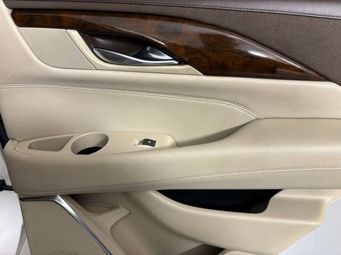 Used 2017 Cadillac Escalade Premium Luxury image 15