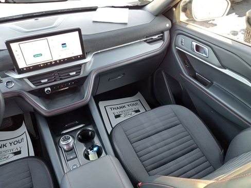 Used 2025 Ford Explorer ST-Line w/ ST-Line Street Pack AWD/4WD image 19