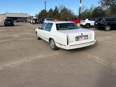 Used 1997 Cadillac De Ville Sedan image 3