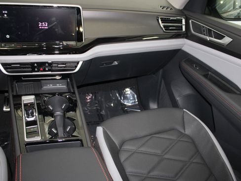 New 2026 Volkswagen Atlas Peak Edition AWD/4WD image 28