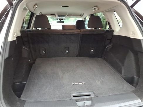 Used 2025 Nissan Rogue SV FWD image 18