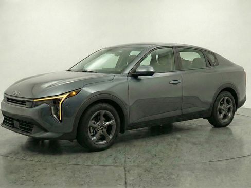 Used 2025 Kia K4 LXS FWD image 3