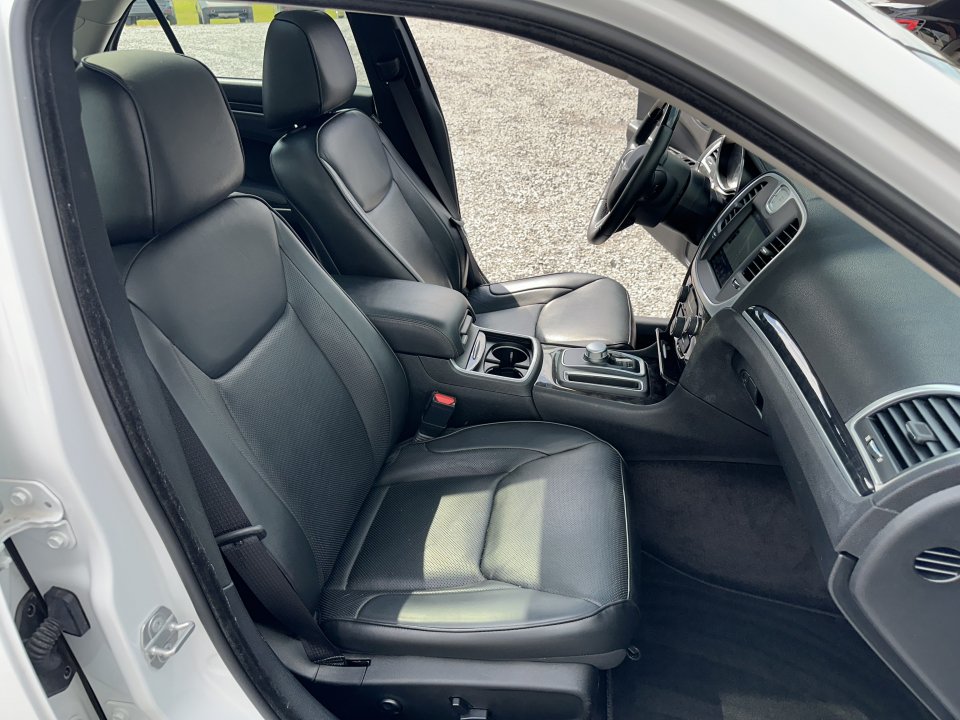 Used 2018 Chrysler 300 Limited w/ Safetytec Plus Group RWD image 18