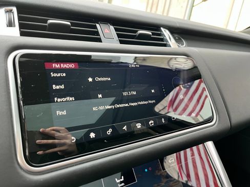 Used 2020 Land Rover Range Rover Sport HST image 24