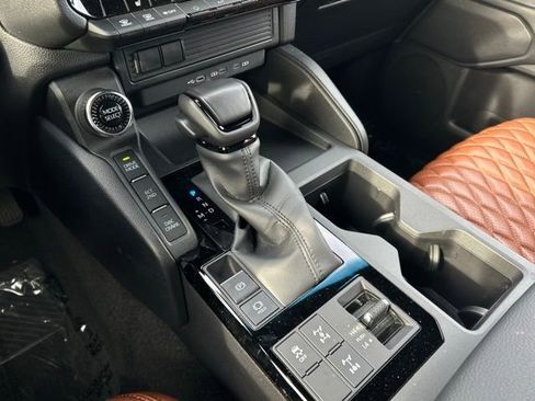 Used 2025 Toyota Land Cruiser image 23