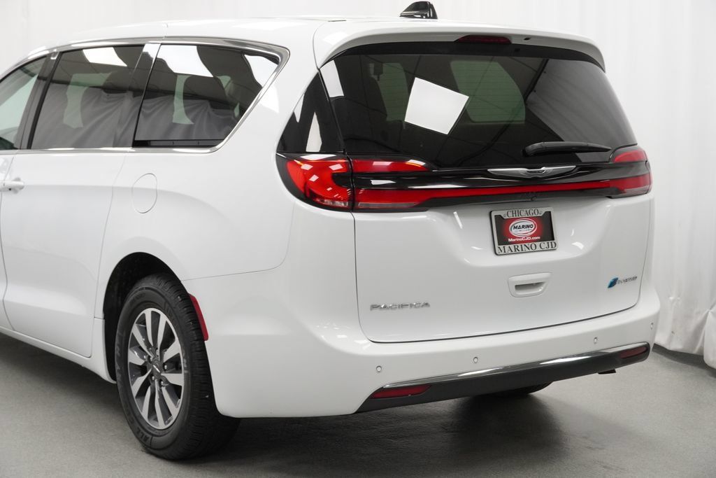 Used 2024 Chrysler Pacifica Limited FWD image 25