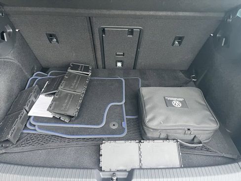 Used 2023 Volkswagen Golf 20th Anniversary Edition image 40