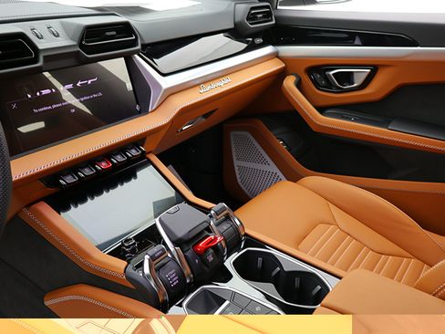 Used 2026 Lamborghini Urus SE AWD/4WD image 37