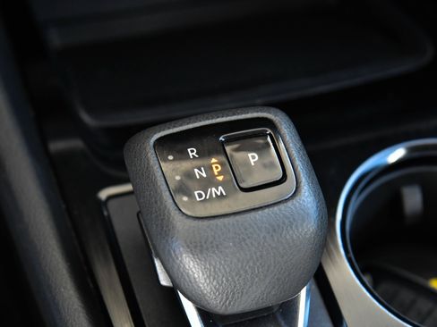 Used 2025 Nissan Rogue SV AWD/4WD image 23