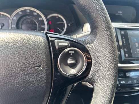 Used 2017 Honda Accord EX image 27