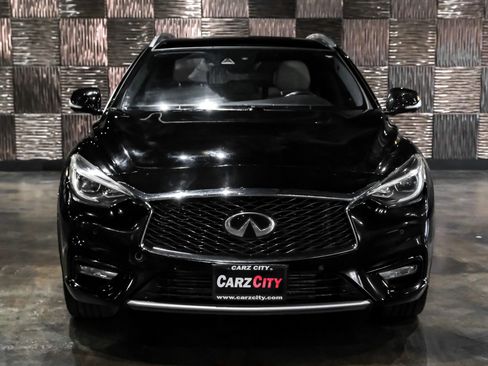 Used 2018 INFINITI QX30 Premium w/ Technology Package image 6