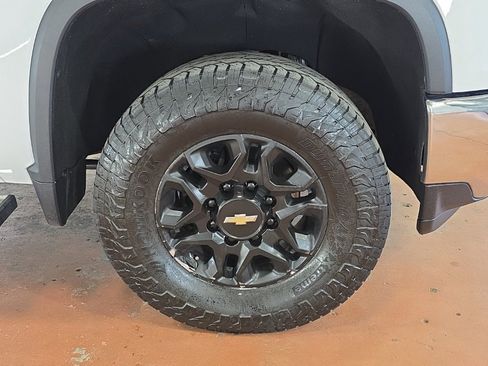 Used 2021 Chevrolet Silverado 2500 LT w/ Z71 Off-Road Package image 11