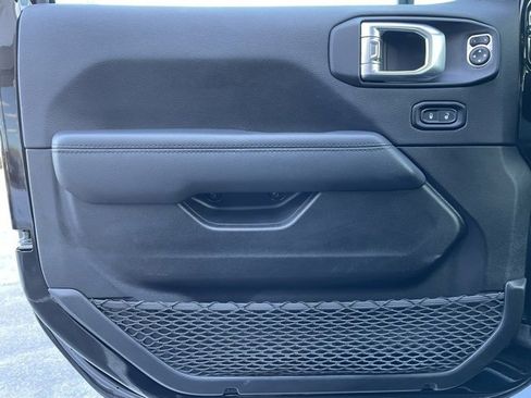 Used 2022 Jeep Wrangler Unlimited Sahara image 25