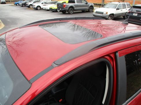 Used 2019 Ford EcoSport SE w/ SE Convenience Package image 5