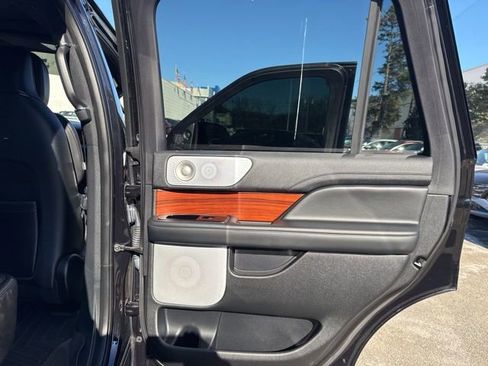 Used 2020 Lincoln Navigator Reserve w/ Equipment Group 208A Reserve image 38