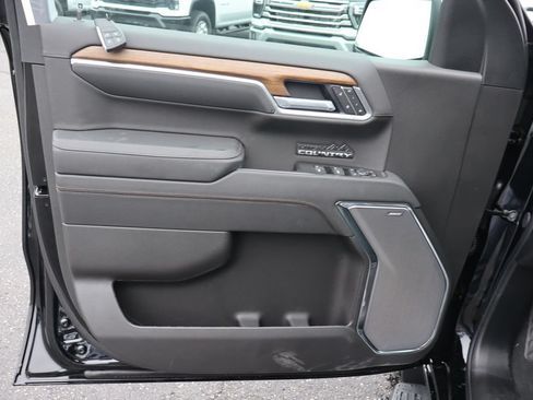 New 2026 Chevrolet Silverado 1500 High Country w/ High Country Premium Package AWD/4WD image 4