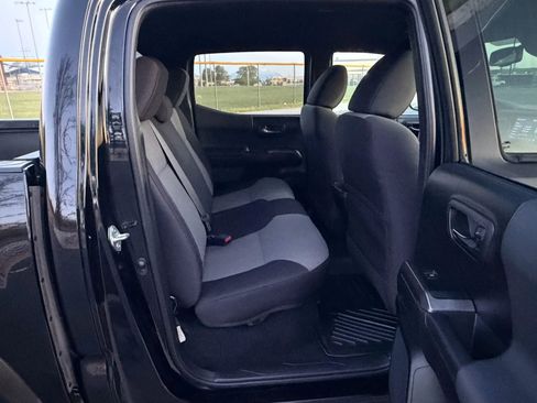 Used 2021 Toyota Tacoma TRD Off-Road w/ Technology Package AWD/4WD image 31