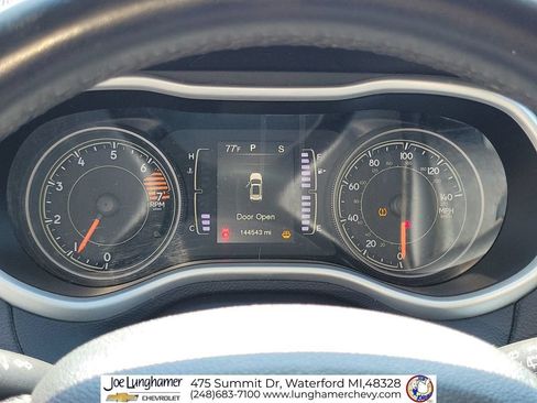 Used 2017 Jeep Cherokee Latitude w/ Safety/Convenience Group FWD image 14