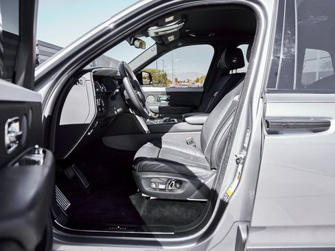 Used 2023 Rolls-Royce Cullinan AWD/4WD image 34