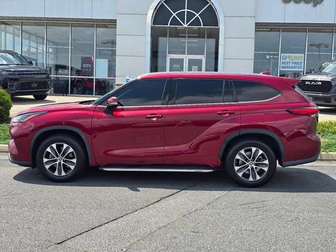Used 2021 Toyota Highlander XLE FWD image 23