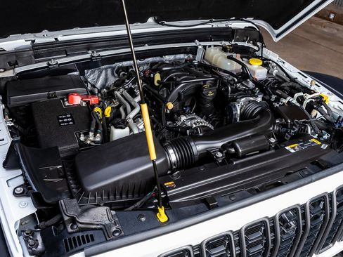 Used 2024 Jeep Wrangler Unlimited Rubicon w/ Technology Group AWD/4WD image 39