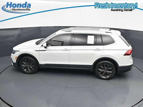 Used 2023 Volkswagen Tiguan SE w/ Panoramic Sunroof Package FWD image 21
