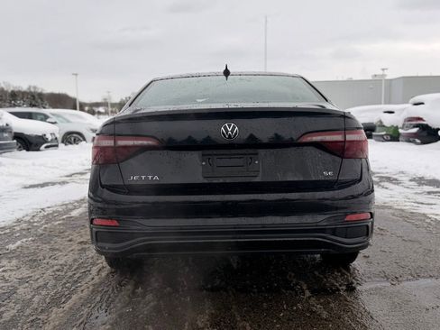 Used 2024 Volkswagen Jetta SE image 5