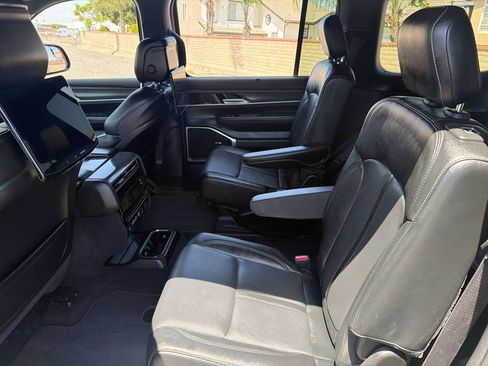 Used 2023 Jeep Wagoneer Series III w/ Rear Seat Video Group 1 AWD/4WD image 24
