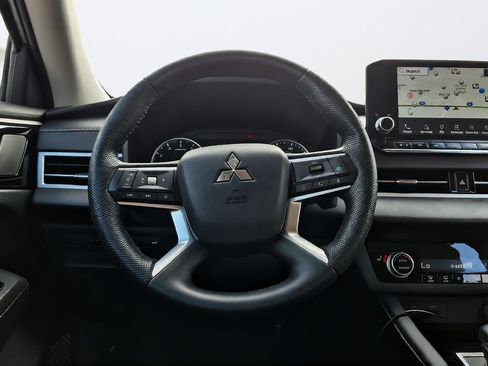 Used 2023 Mitsubishi Outlander SE FWD image 29