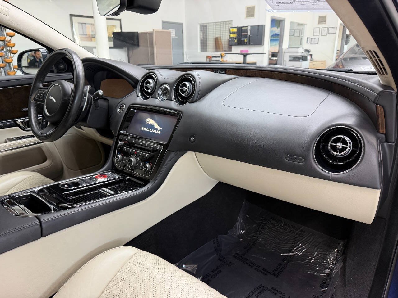 Used 2019 Jaguar XJ L Portfolio AWD/4WD image 18