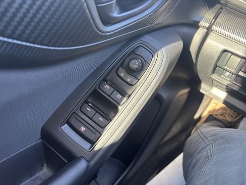 Used 2018 Subaru Crosstrek 2.0i Premium image 16