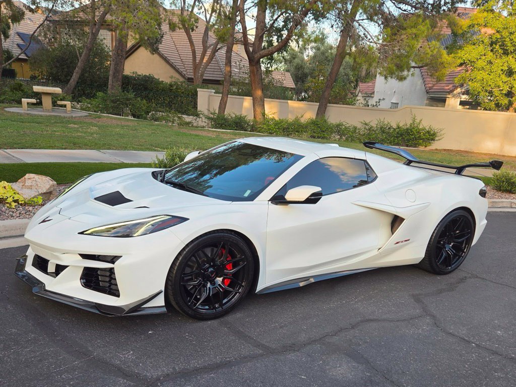 Used 2025 Chevrolet Corvette Z06 RWD image 5