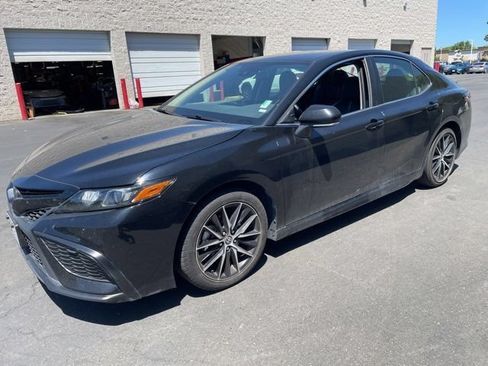 Used 2023 Toyota Camry SE FWD image 4