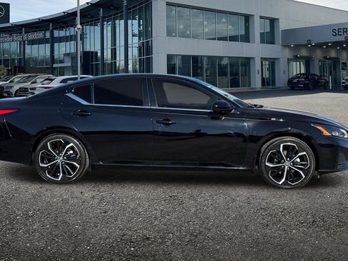 Used 2023 Nissan Altima 2.5 SR w/ SR Premium Package FWD image 3